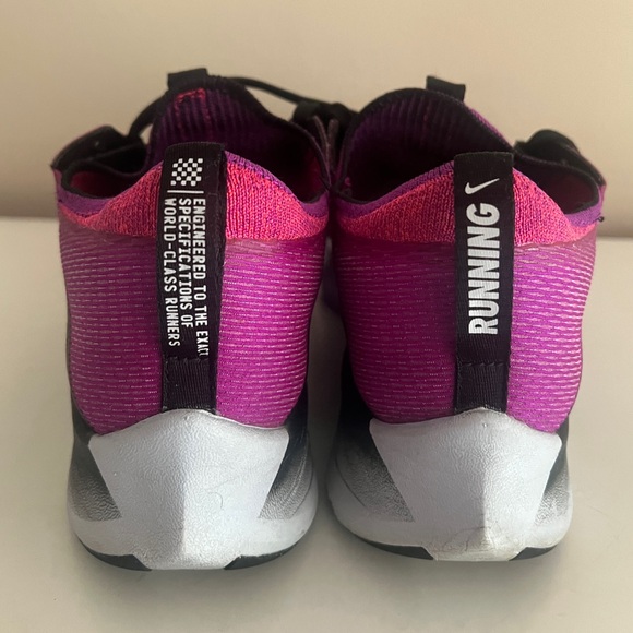 Nike Pink and Black Athletic Shoes for Performance - Picture 3 of 7